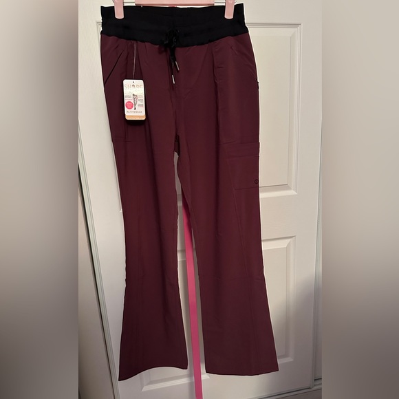 Shape Athletic Cargo Pant - Picture 5 of 8